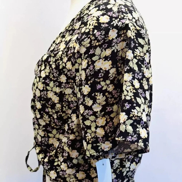 NWT SO GOODS FOR LIFE Juniors Short Sleeve Pullover V-Neck Floral Black Top Sz L - Picture 7 of 11